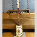 Front, vertical view of Romeo y Julieta. by Bob's 3-Stringers